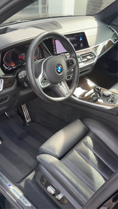 Volledige auto reiniging - interieur en exterieur in een
