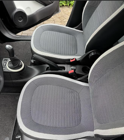 Interieur vlekken en geuren verwijderen auto
