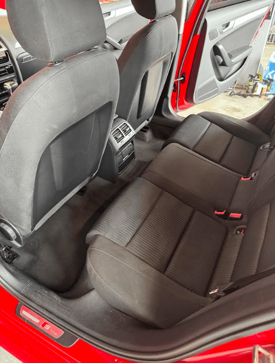 interieur dieptereiniging, vlekken verwijderen auto, geur verwijderen auto, stoomreinigen auto, auto geurvrij maken