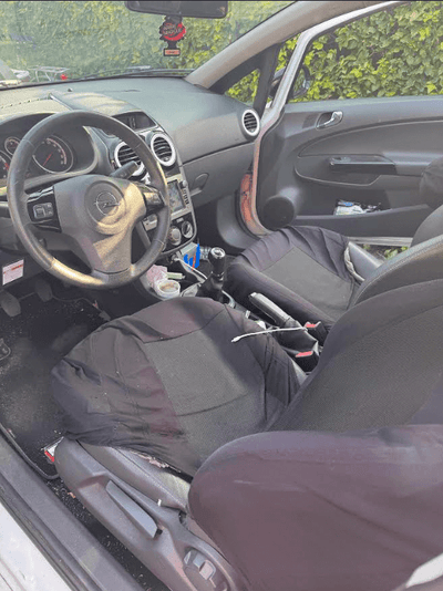 interieur reinigen, auto schoonmaken, autopoets Tilburg, basis reiniging, auto stofzuigen